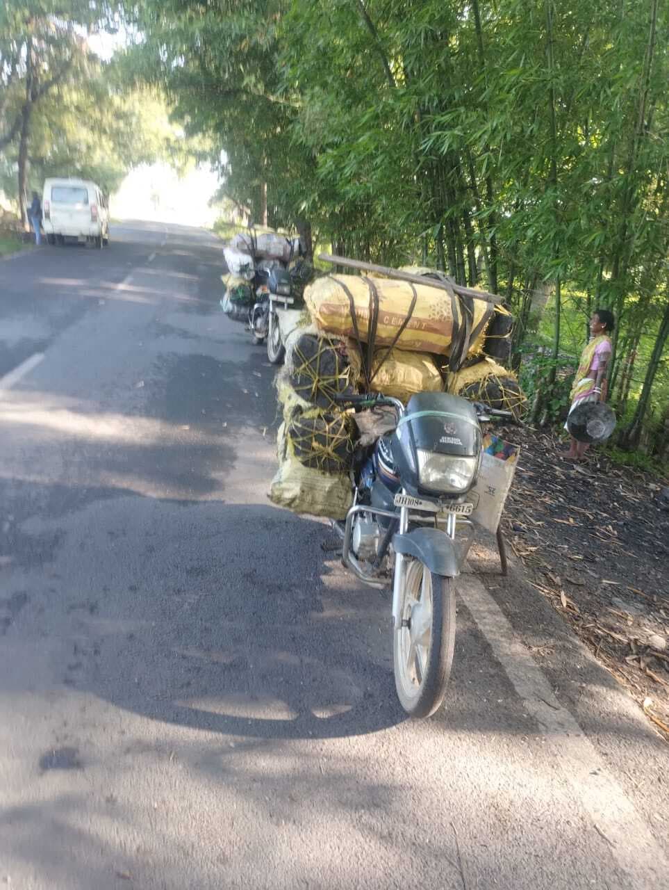 दो बाइक सहित आठ क्विंटल कोयला जब्त