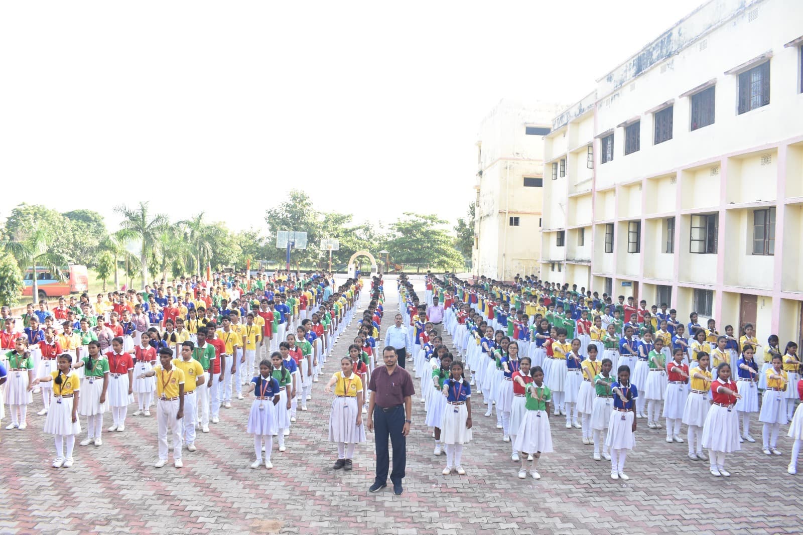 विद्यार्थियों ने विद्यालय में स्वच्छता बनाये रखने की ली शपथ