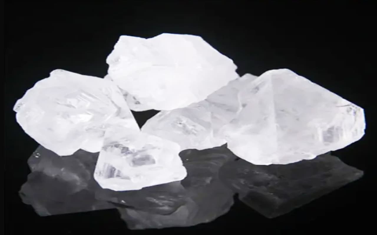 Vastu Tips : घर से वास्तु दोषों को दूर करेगी फिटकरी, जानें इस्तेमाल करने का तरीका