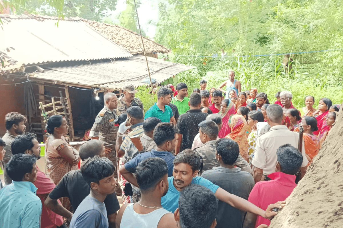 पूर्वी सिंहभूम : मोबाइल के झगड़े ने ले ली एलआईसी एजेंट की जान, घर से बुलाकर टांगी से काट डाला