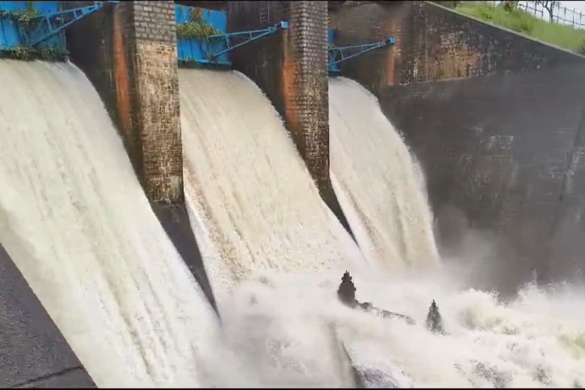 Jharkhand News: रांची में भारी बारिश के बाद गोंदा डैम के 3 फाटक खोले गए, देखें VIDEO
