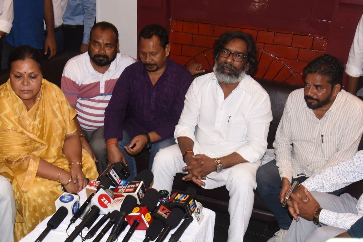 हेमंत सोरेन की जमशेदपुर में कोल्हान के विधायकों संग बैठक, बोले- जिनके खिलाफ जनता में आक्रोश, वही निकाल रहे जनाक्रोश रैली