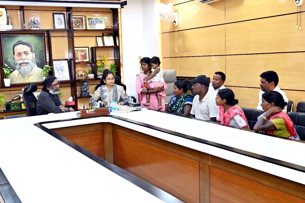 सीएम हेमंत सोरेन की घोषणा, हवलदार चौहान हेम्ब्रम के आश्रित को 1.29 करोड़ रुपए और सरकारी नौकरी