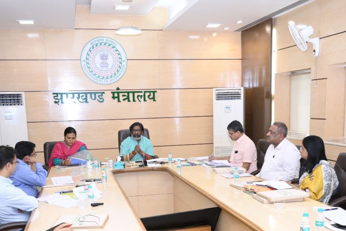 Jharkhand News: मुख्यमंत्री हेमंत सोरेन बोले, किसानों को कृषक पाठशाला में वैकल्पिक खेती की दें ट्रेनिंग