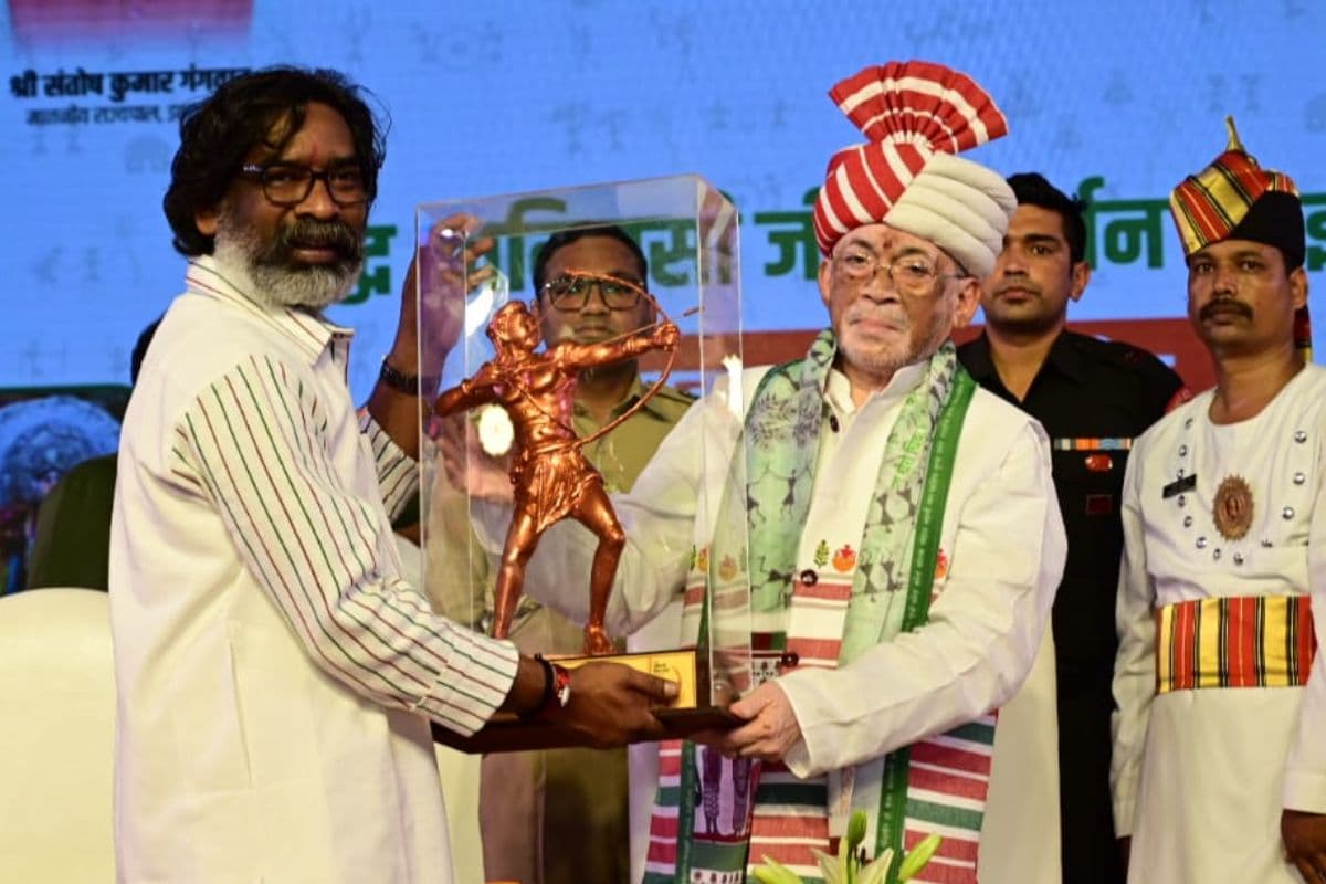 राज्यपाल संतोष कुमार गंगवार और सीएम हेमंत सोरेन राज्यपाल संतोष कुमार गंगवार और सीएम हेमंत सोरेन