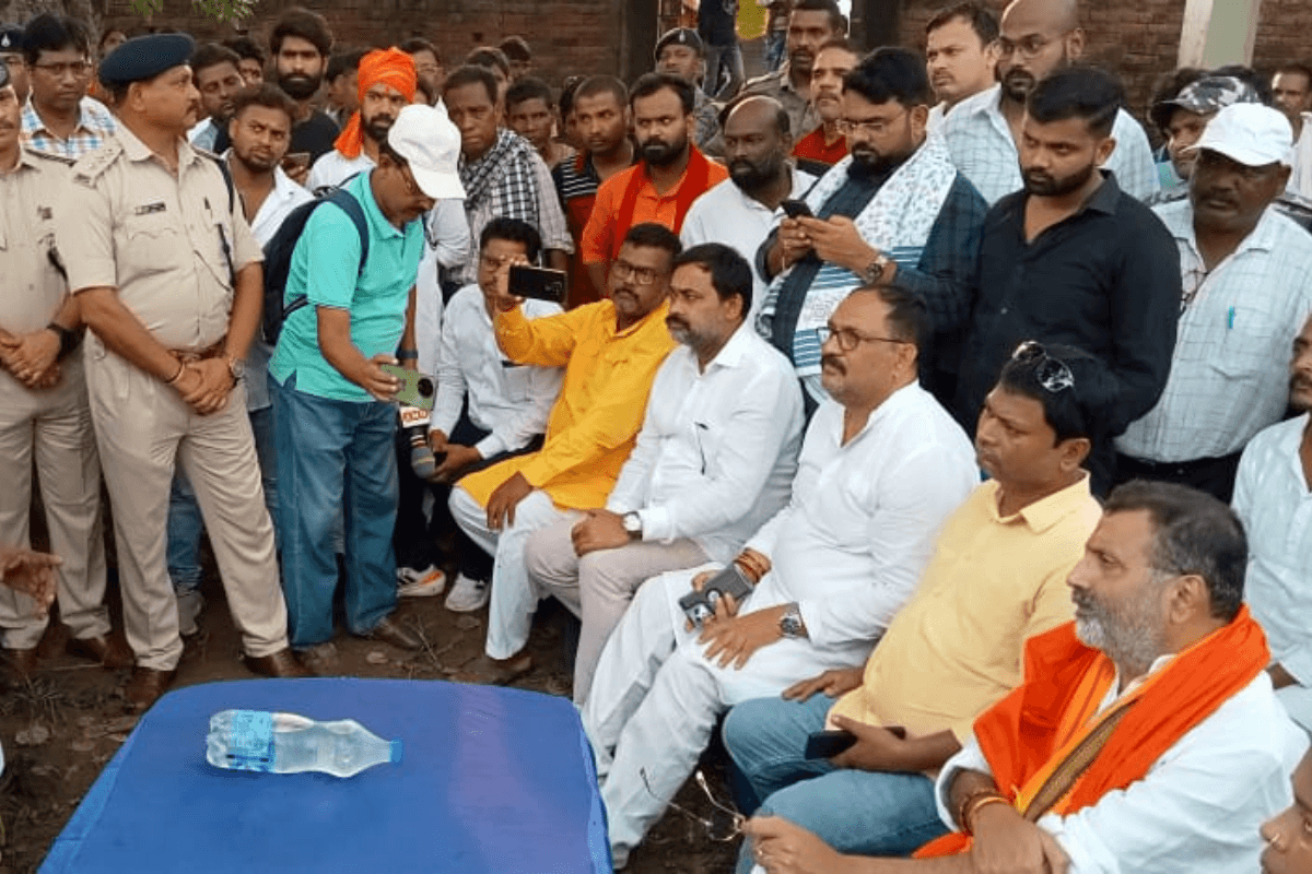 'बीजेपी की सरकार बनी तो....', पाकुड़ के हिंसाग्रस्त गांव में बोले गोड्डा सांसद निशिकांत दुबे, बांग्लादेशी घुसपैठियों के मुद्दे पर कह दी बड़ी बात