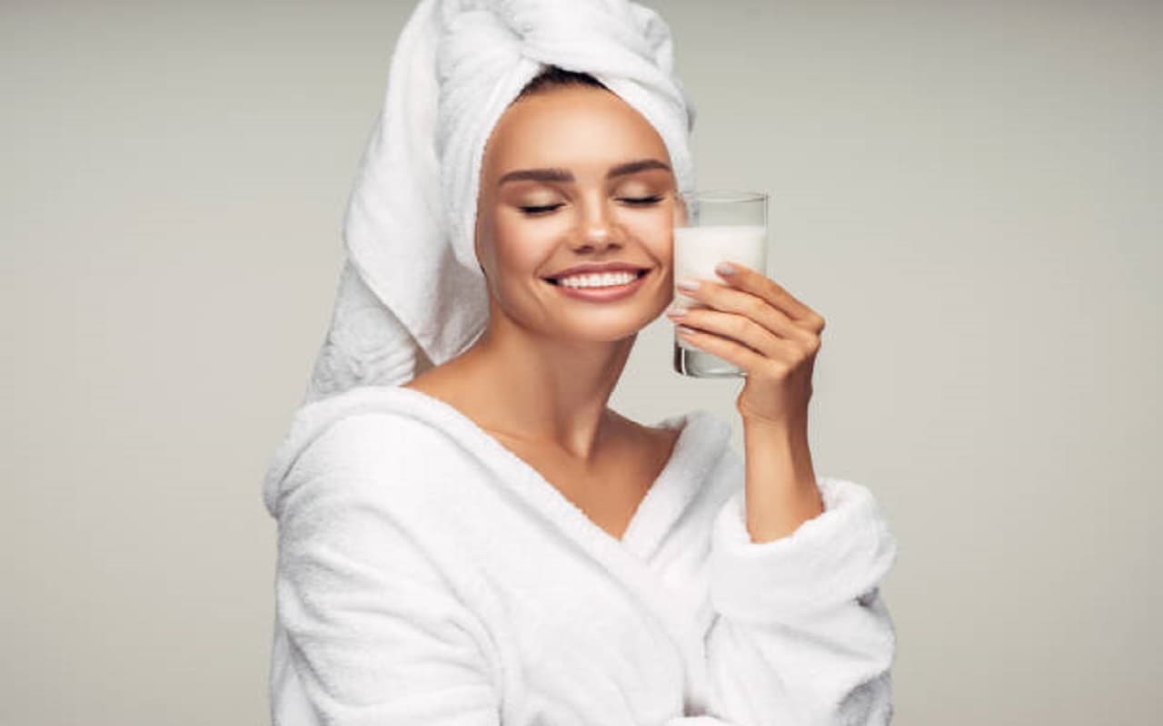 Skin Care Tips: जानें क्या है चेहरे पर दूध लगाने के फायदे