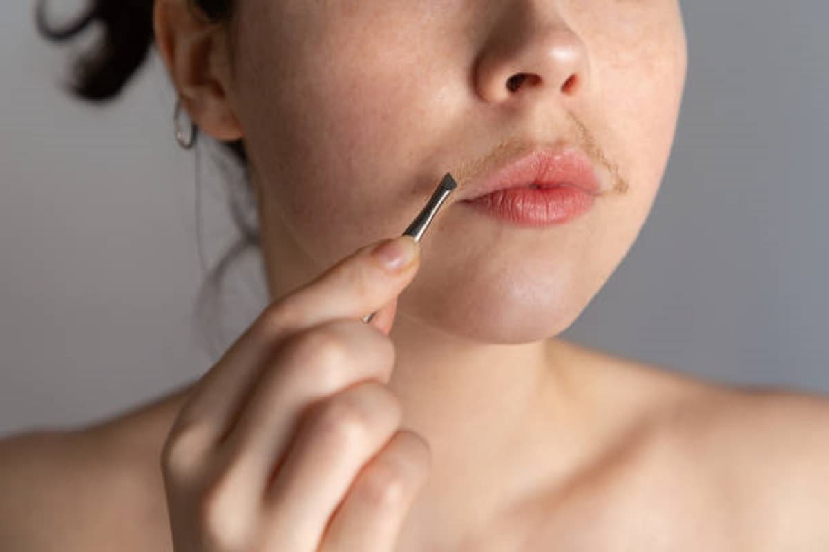 Beauty Tips: चेहरे से अनचाहे बाल हटाने के घरेलू उपाय