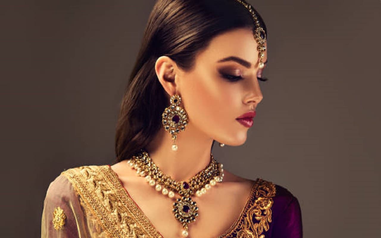 Hartalika Teej 2024: हरतालिका तीज पर आपके लुक में चार चांद लगाएंगे ये सुंदर नेकलेस डिजाइन