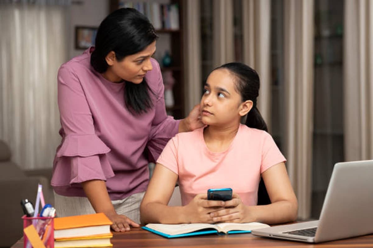 Parenting Tips: बच्चों को जरूर बताएं इन चीजों का महत्व, भविष्य बनेगा उज्जवल