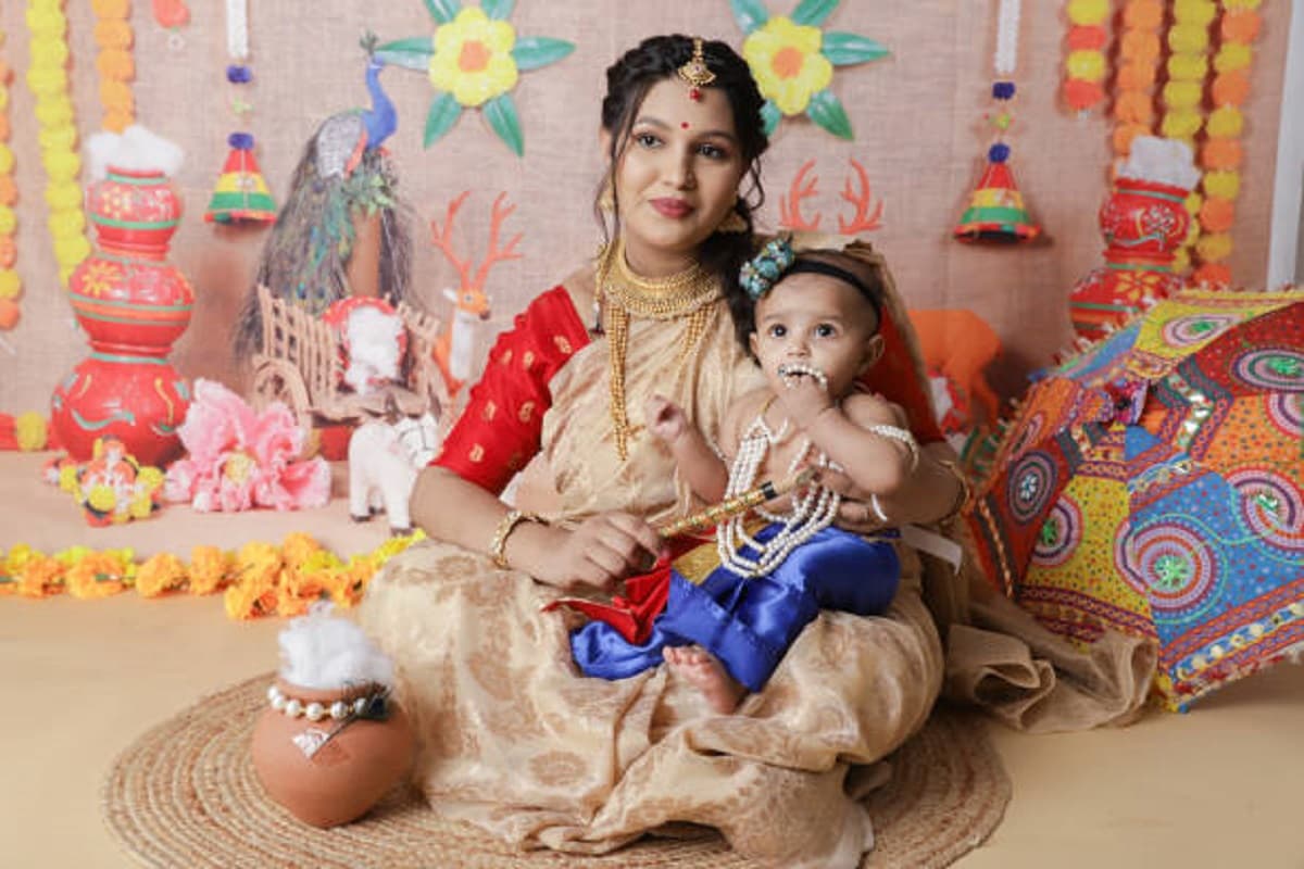 Janmashtami 2024 Dress Idea: जन्माष्टमी पर खुद को दें मनमोहक लुक, क्रीएट करें ये आसान स्टाइल