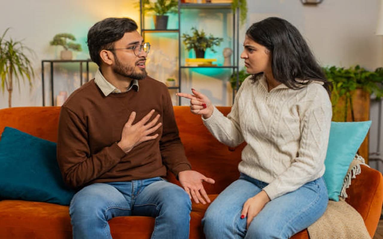 Relationship Tips: रिश्तों को लेकर अपनी ईर्ष्या और असुरक्षा को ऐसे करें दूर