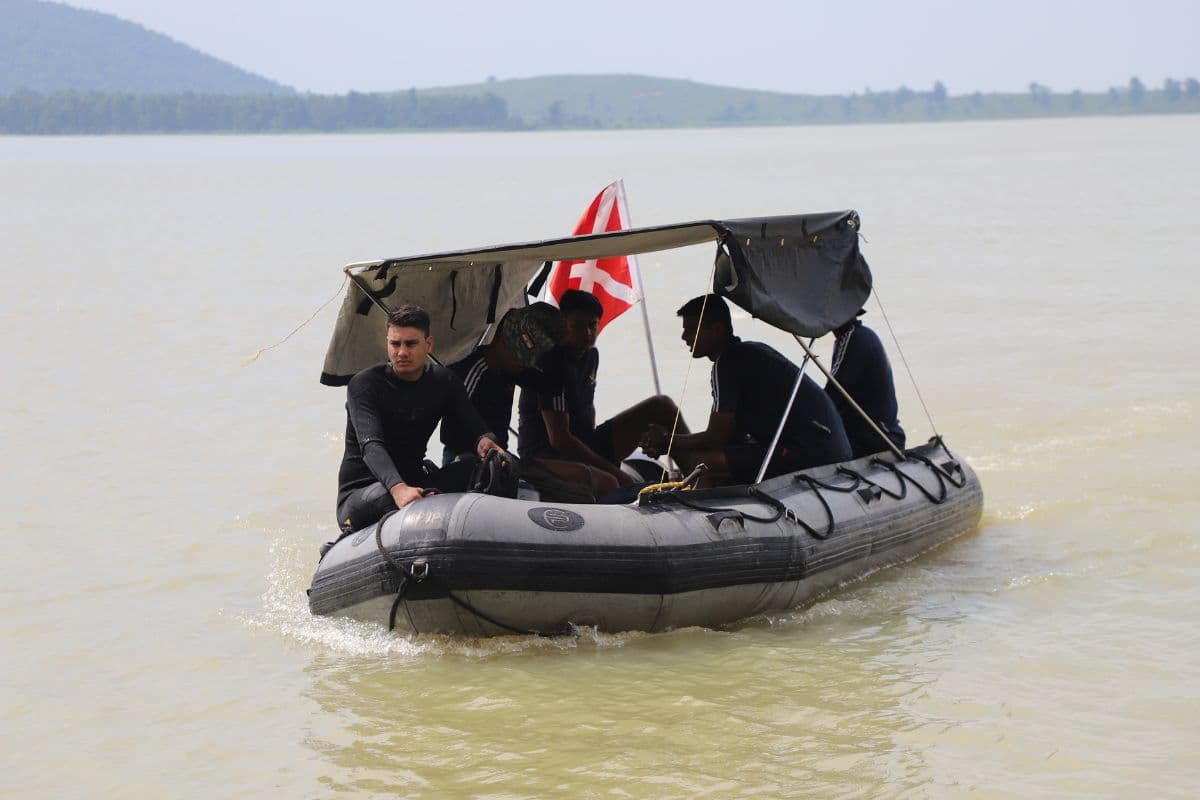 जमशेदपुर के लापता विमान का अब तक कोई सुराग नहीं, नेवी के उपकरण डैम के पत्थर में फंसे