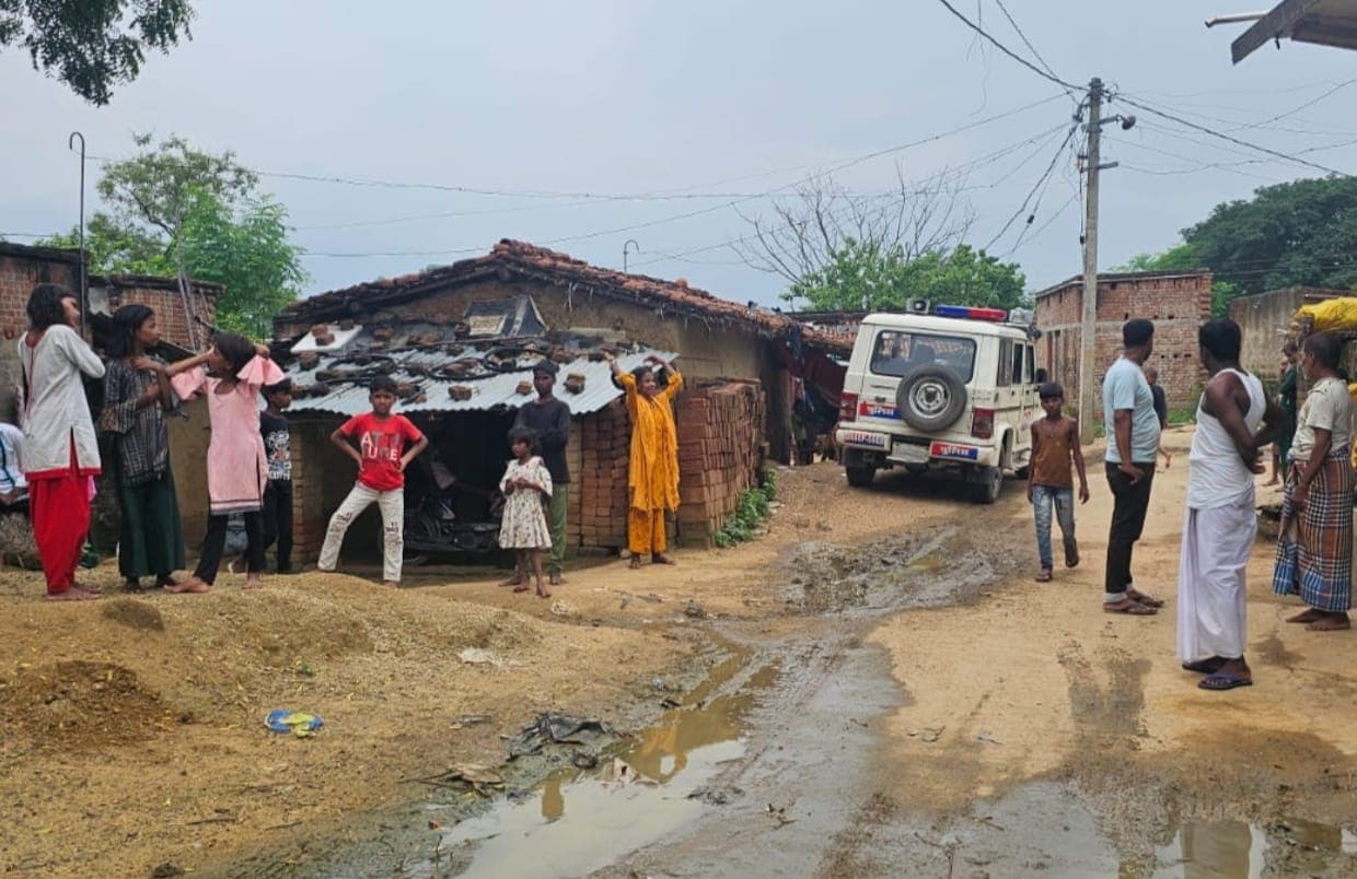 Bihar News: जमुई में पति ने की पत्नी और मासूम बेटी की हत्या, खुद का गला काटने का भी किया प्रयास