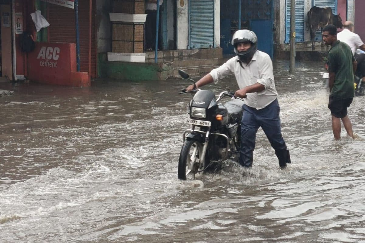Jharkhand Weather: झारखंड में आज भारी बारिश की चेतावनी, 21 अगस्त को पलामू प्रमंडल में जोरदार बारिश का ऑरेंज अलर्ट