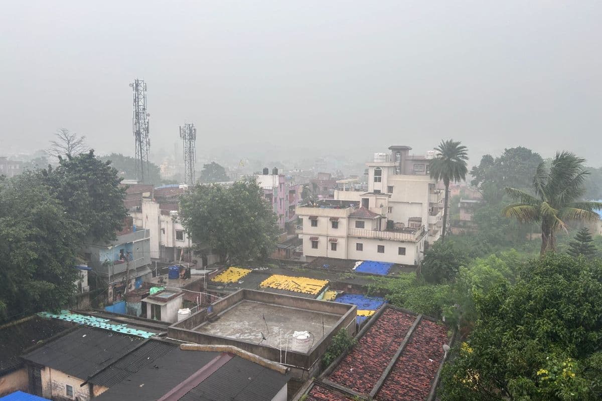 Jharkhand Weather: रांची में झमाझम बारिश, धनबाद का भी मौसम बदला, जानें रविवार को कैसा रहेगा वेदर