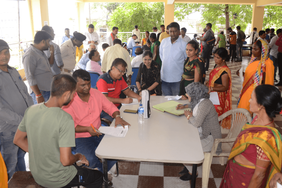 Dhanbad News: एसएनएमएमसीएच प्रबंधन ने समानांतर ओपीडी किया संचालित, जूनियर डॉक्टरों ने सातवें दिन जारी रखी हड़ताल