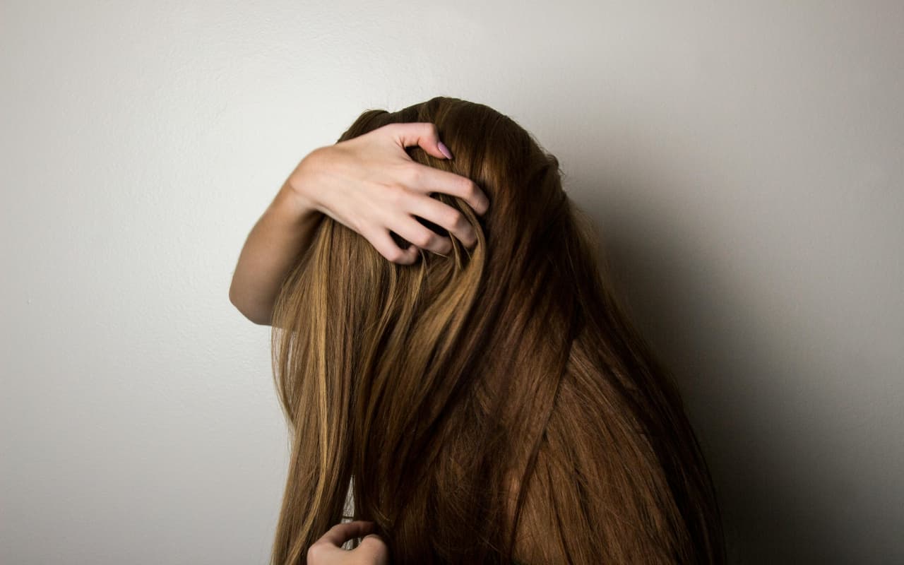 Hair Care Tips: देखते ही देखते लंबे और घने हो जाएंगे आपके बाल, इस तरह घर पर ही तैयार करें कलौंजी ऑइल