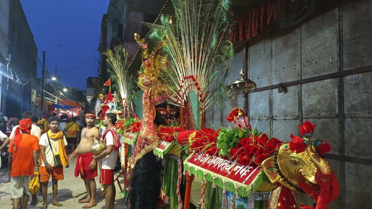 सुल्तानगंज: 54 फीट का आकर्षक कांवड़ लेकर कांवड़ियों का दूसरा जत्था बाबाधाम रवाना, 500 कांवड़ियों में 50 से अधिक महिलाएं शामिल…