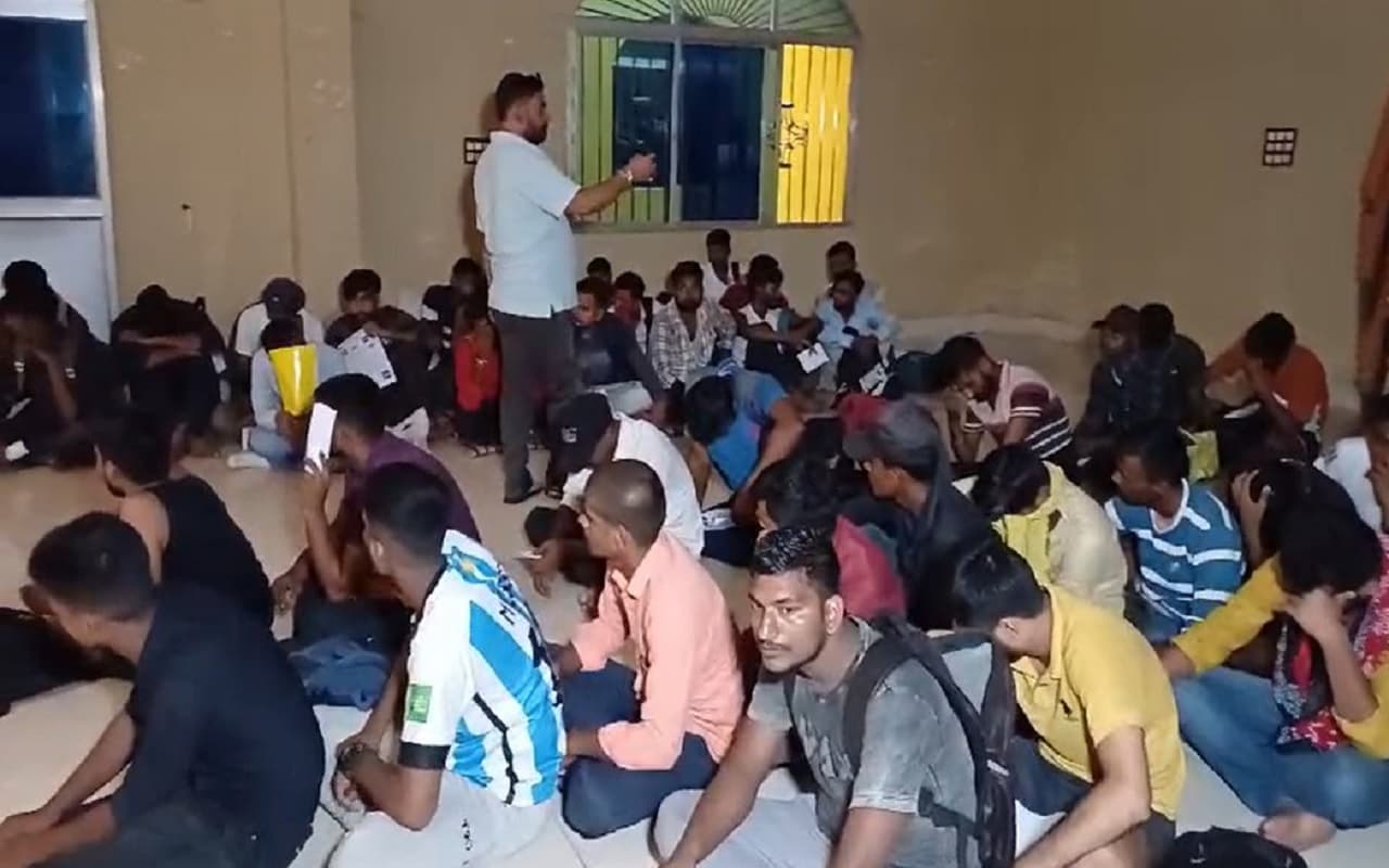 बिहार सिपाही परीक्षा के लिए खगड़िया के विवाह भवन में जमा हुए थे अभ्यर्थी, 7 लोगों को पुलिस ने हिरासत में लिया