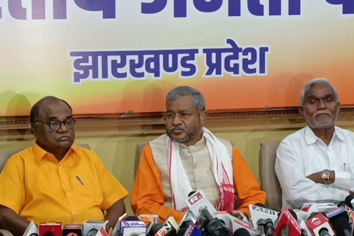 चंपाई सोरेन के बाद अब लोबिन हेम्ब्रम भी BJP में शामिल, बोले- JMM नहीं, नेता से नाराजगी