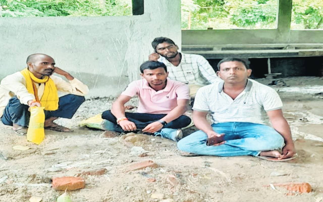 Bihar News: डीएम के आदेश के बाद भी रात में नहीं हुआ पोस्टमार्टम, शव रखने के लिए भी नहीं खुला रूम