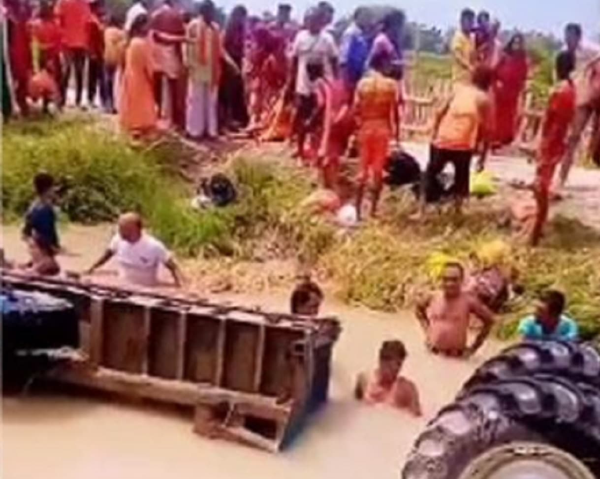 सीतामढ़ी में शिव भक्तों से भरा ट्रैक्टर नहर में पलटा, एक नेपाली महिला की मौत
