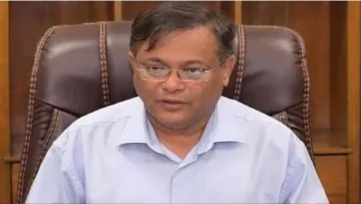 Bangladesh updates: पूर्व विदेश मंत्री ढाका एयरपोर्ट से गिरफ्तार, हसीना सरकार के कई मंत्रियों ने छोड़ा बांग्लादेश