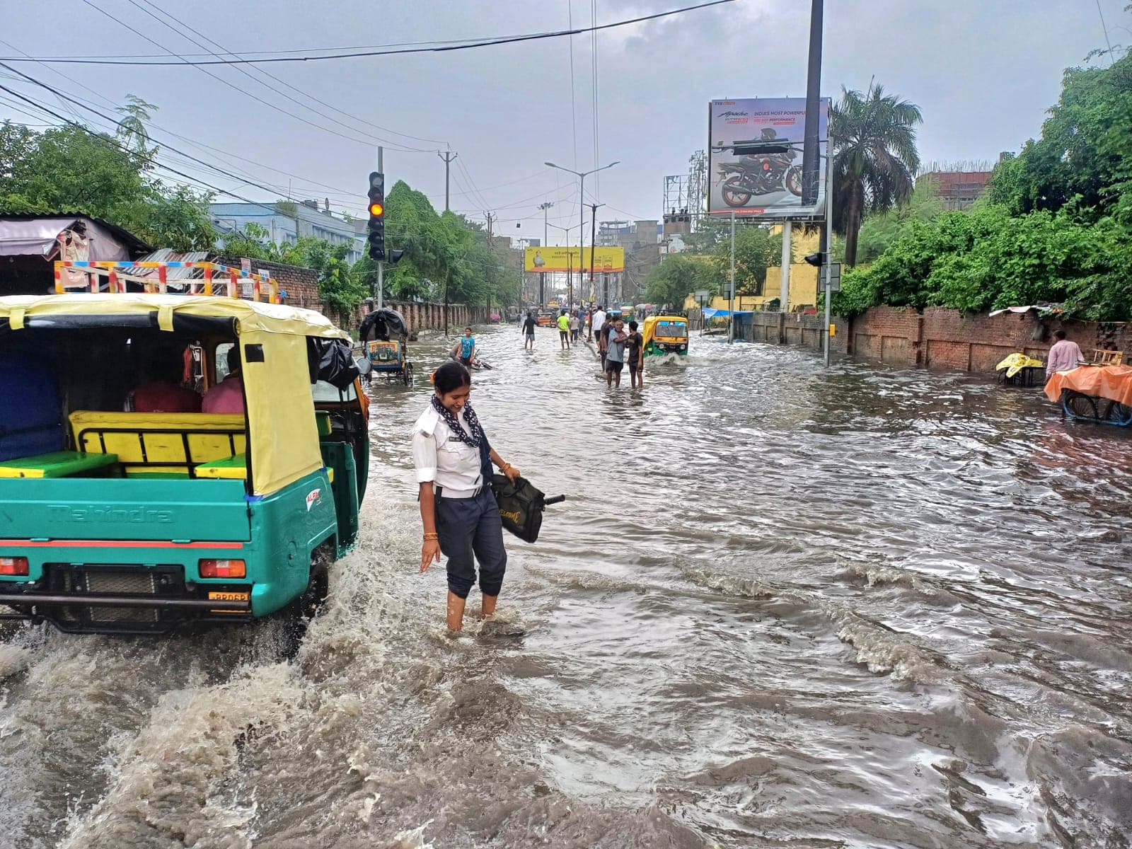 तैयारियां, दावे और स्पेशल ड्राइव सब फेल, डेढ़ घंटे की बारिश में डूबा मुजफ्फरपुर