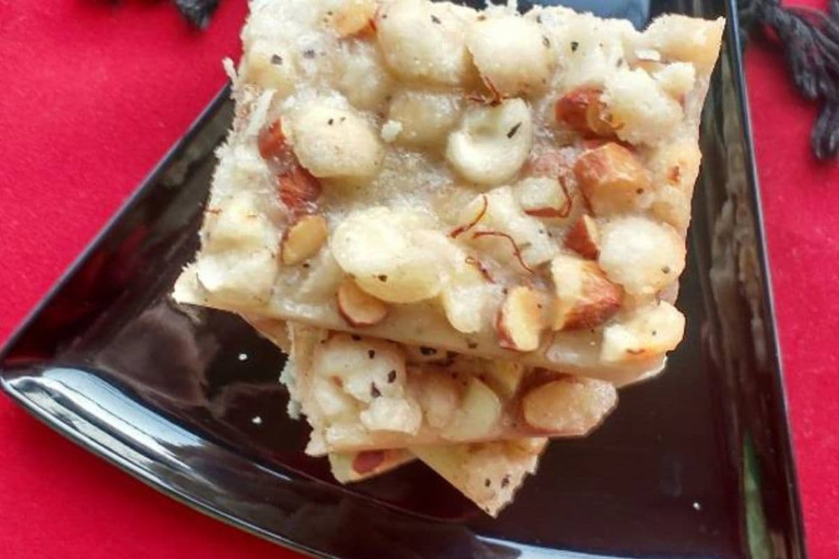 Janmashtami special recipe: जन्माष्टमी पर बनाएं पौष्टिक और स्वादिष्ट नारियल मखाना पाग