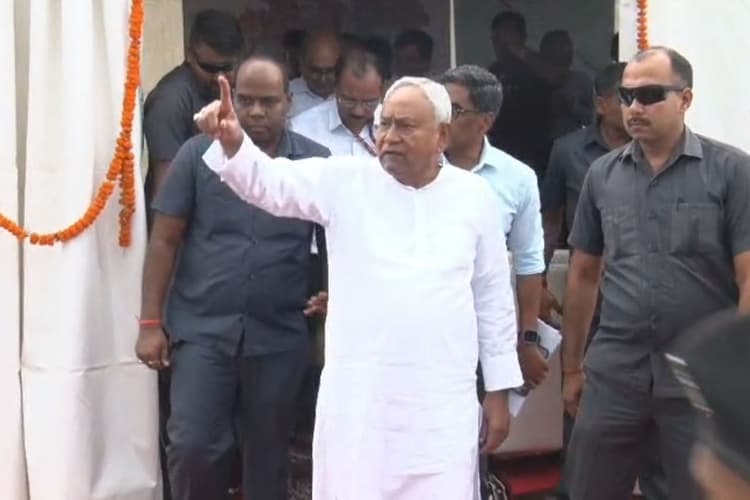 नीतीश कुमार ने मुजफ्फरपुर में किया तीन नए थानों का उद्धघाटन, बाईपास के साथ अन्य परियोजनाओं का भी किया निरीक्षण