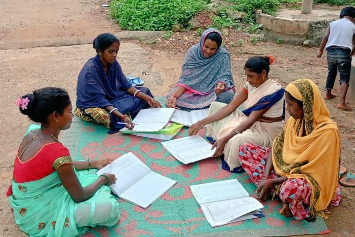 पलाश, जेएसएलपीएस से जुड़े संगठनों के अकाउंट्स को विशेष बैठक में किया गया अपडेट