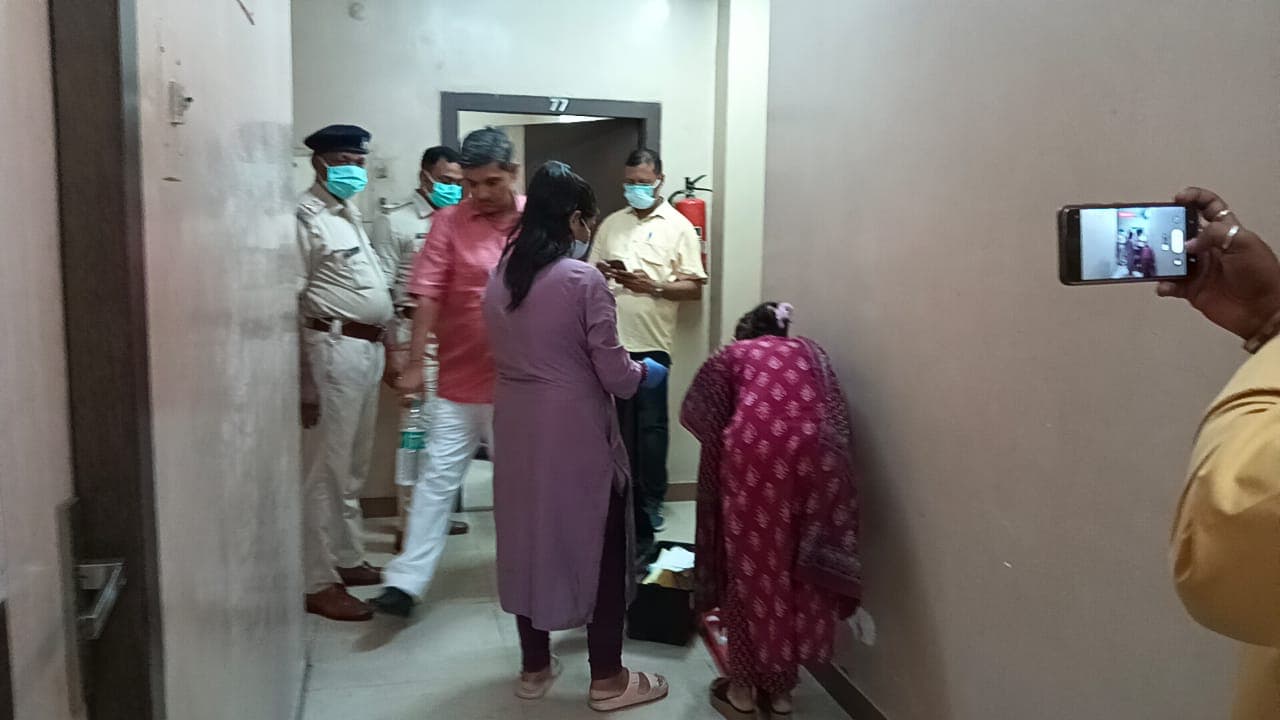 Bihar News: पटना में होटल से धनबाद के प्रोफेसर का शव बरामद, जांच में जुटी पुलिस