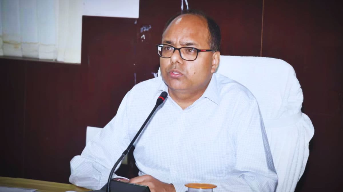 पटना: आम लोगों की समस्याओं के त्वरित निदान के लिए डीएम ने जारी किया व्हाट्सएप नंबर, यहां से कर लें नोट…