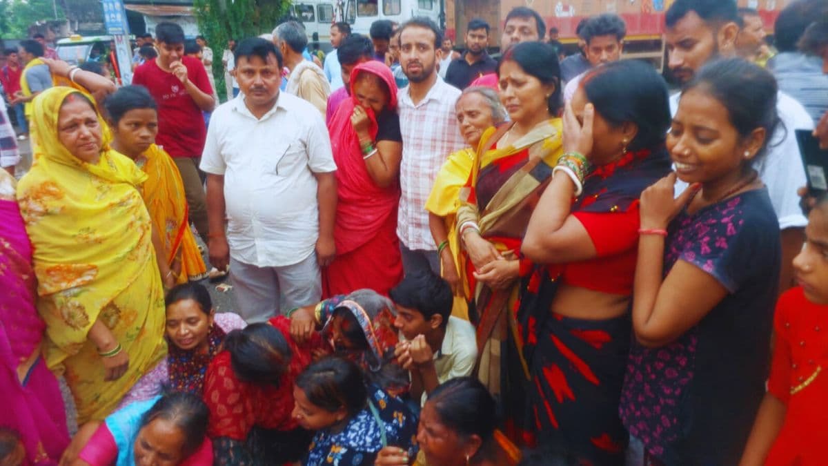 पटना में युवक की गोली मारकर हत्या, आक्रोशित लोगों ने बिहटा-आरा मुख्य मार्ग पर की आगजनी, पुलिस जांच में जुटी…
