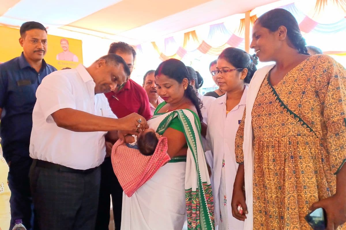 बन्ना गुप्ता ने झारखंड में पल्स पोलियो अभियान का किया आगाज, 6115703 बच्चों को दी जाएगी खुराक