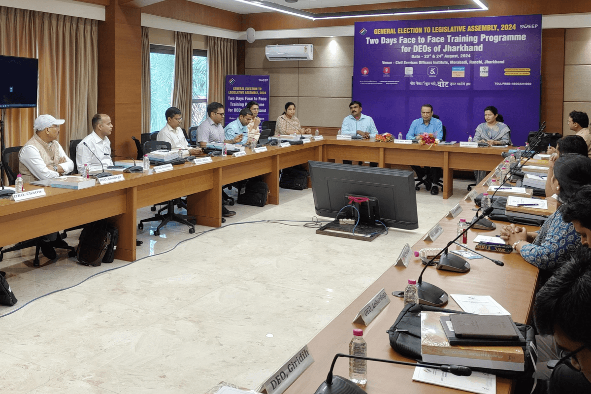 झारखंड विधानसभा चुनाव के लिए चुनाव आयोग ने कसी कमर, जिला निर्वाचन पदाधिकारियों की दो दिवसीय ट्रेनिंग शुरू