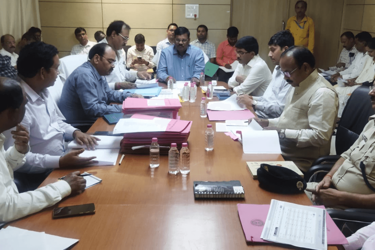 खूंटी : विधानसभा की टीम ने की योजनाओं की समीक्षा, स्वास्थ्य विभाग को पर्याप्त दवा रखने का निर्देश