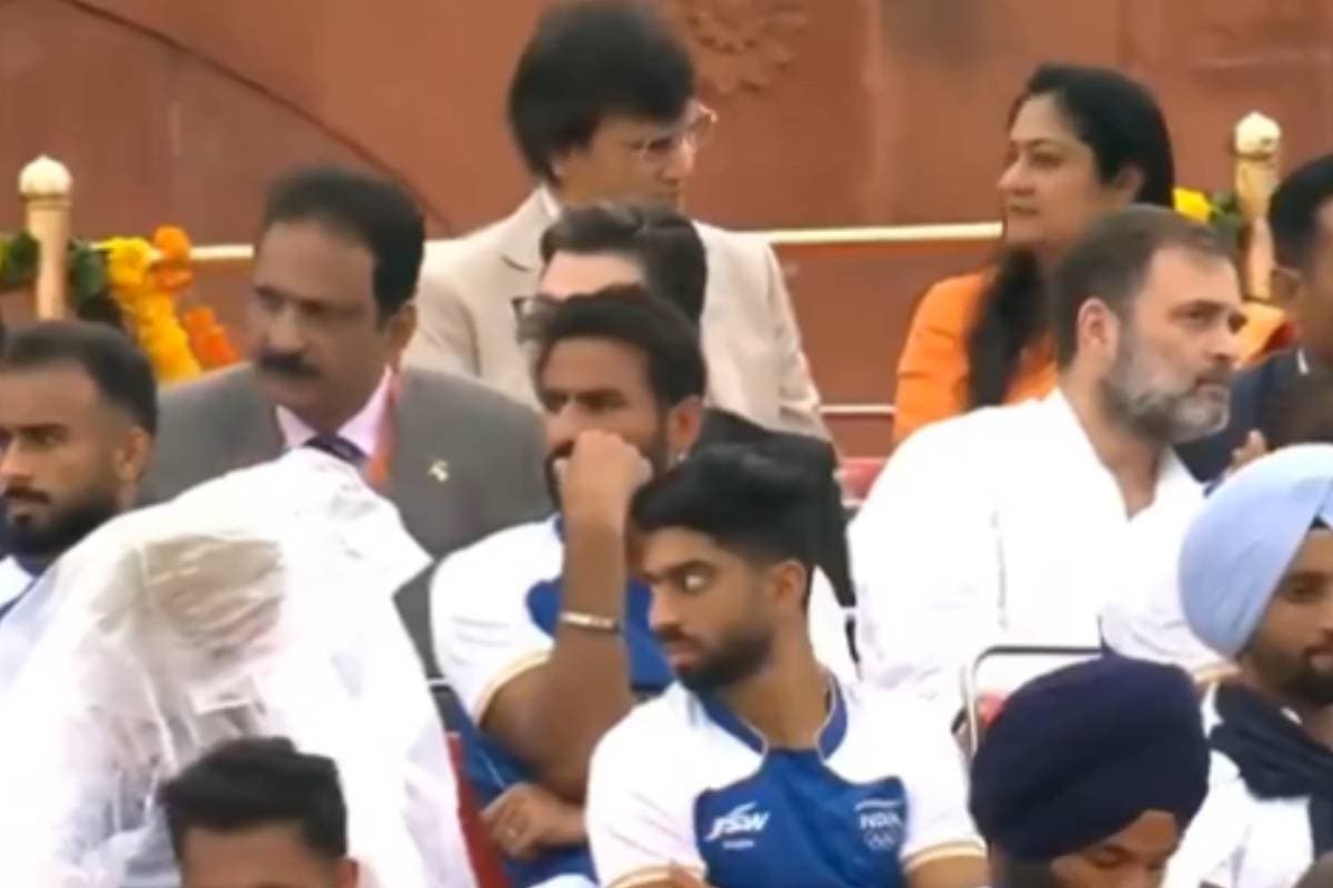 Video: राहुल गांधी को पीछे की पंक्ति में बैठाने पर मचा बवाल, रक्षा मंत्रालय का आया ये रिएक्शन