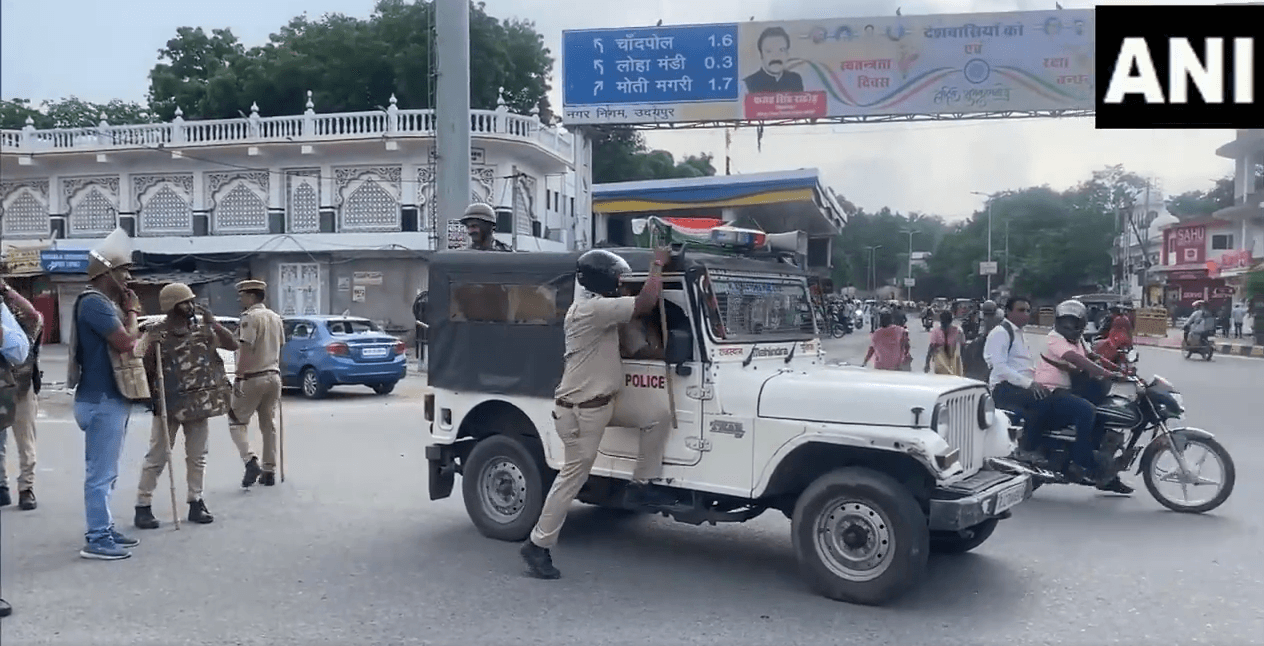 Udaipur: स्कूल में चाकूबाजी से बिगड़ा माहौल, कई जगह तोड़फोड़ और आगजनी, इंटरनेट सेवा बंद