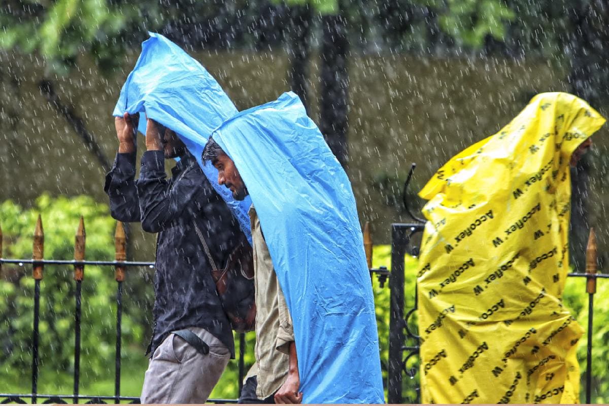 Kal Ka Mausam : बिहार में बेदम मॉनसून बढ़ा रहा उमस, कल इन जिलों में हो सकती है बरसात