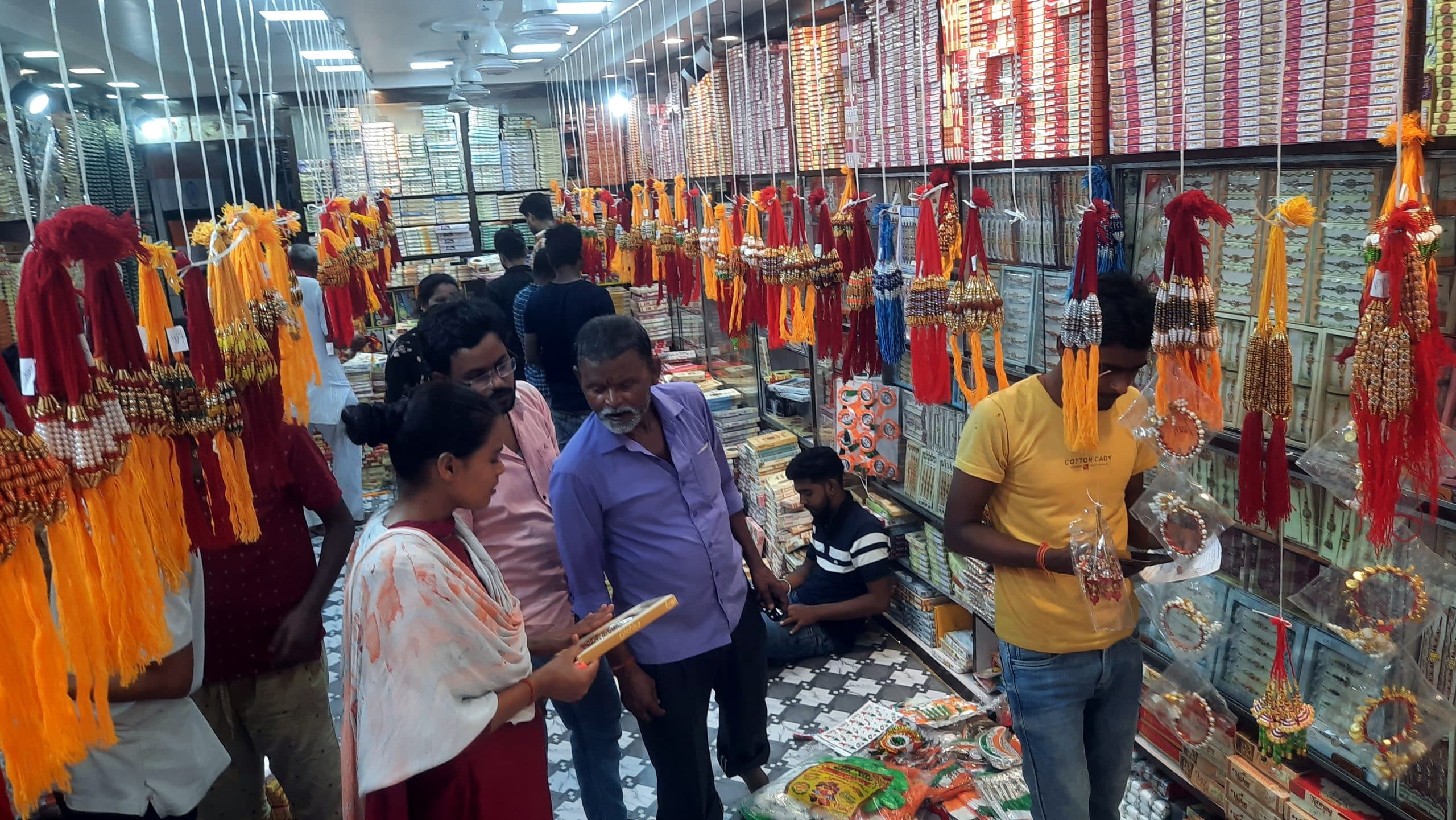 राखी भेजने के लिए बहनों ने लिया ऑनलाइन प्लेटफॉर्म का सहारा, मुजफ्फरपुर में पहुंचाई गईं 15 हजार से ज्यादा राखियां