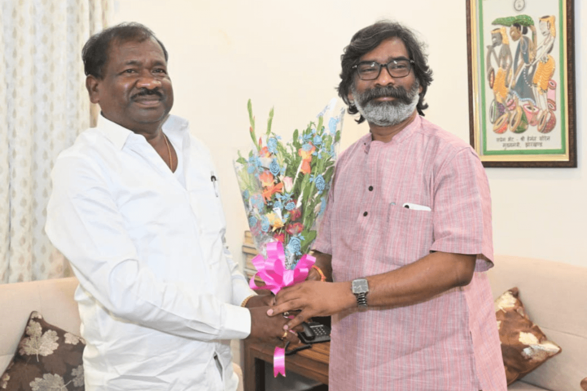 Jharkhand Politics: चंपाई के करीबी विधायक रामदास सोरेन शुक्रवार को लेंगे मंत्री पद की शपथ, रांची रवाना