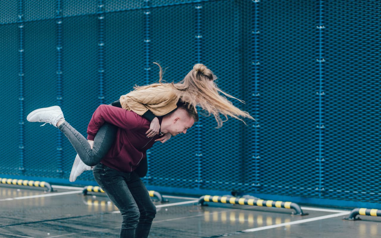 Relationship Tips: अपनी गर्लफ्रेंड की करना चाहते हैं इंप्रेस, आज ही करें ये काम