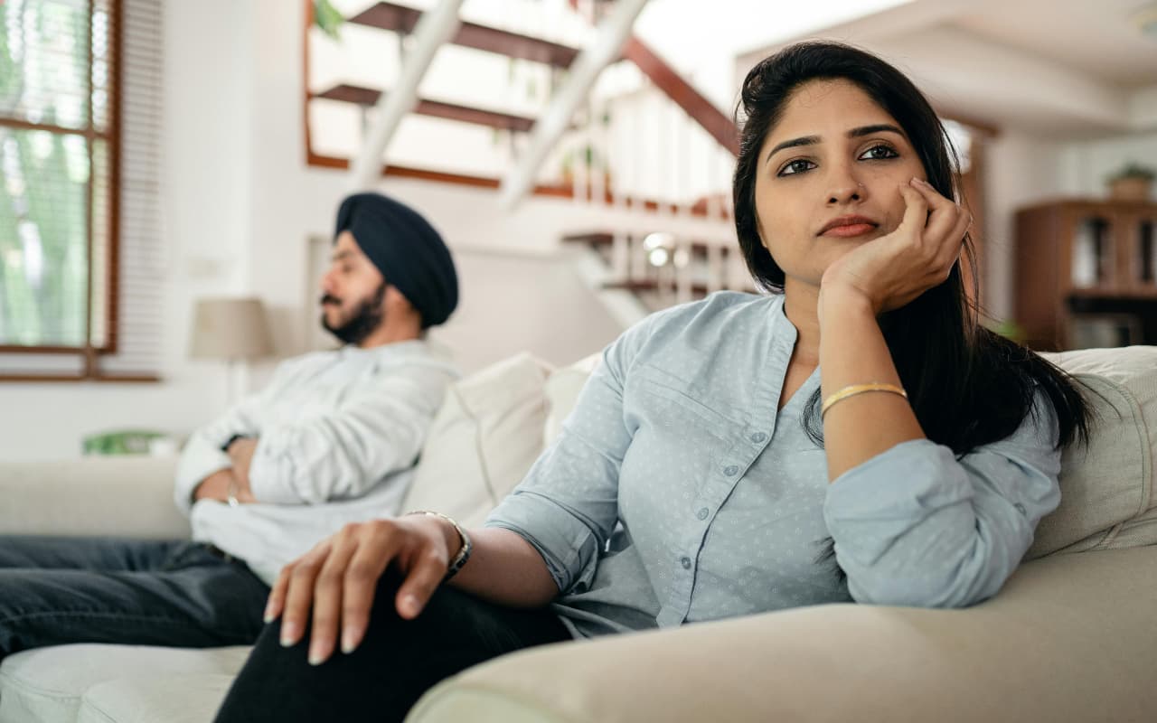 Relationship Tips: आपकी शादीशुदा जिंदगी को पूरी तरह से बर्बाद कर दंगी ये चीजें