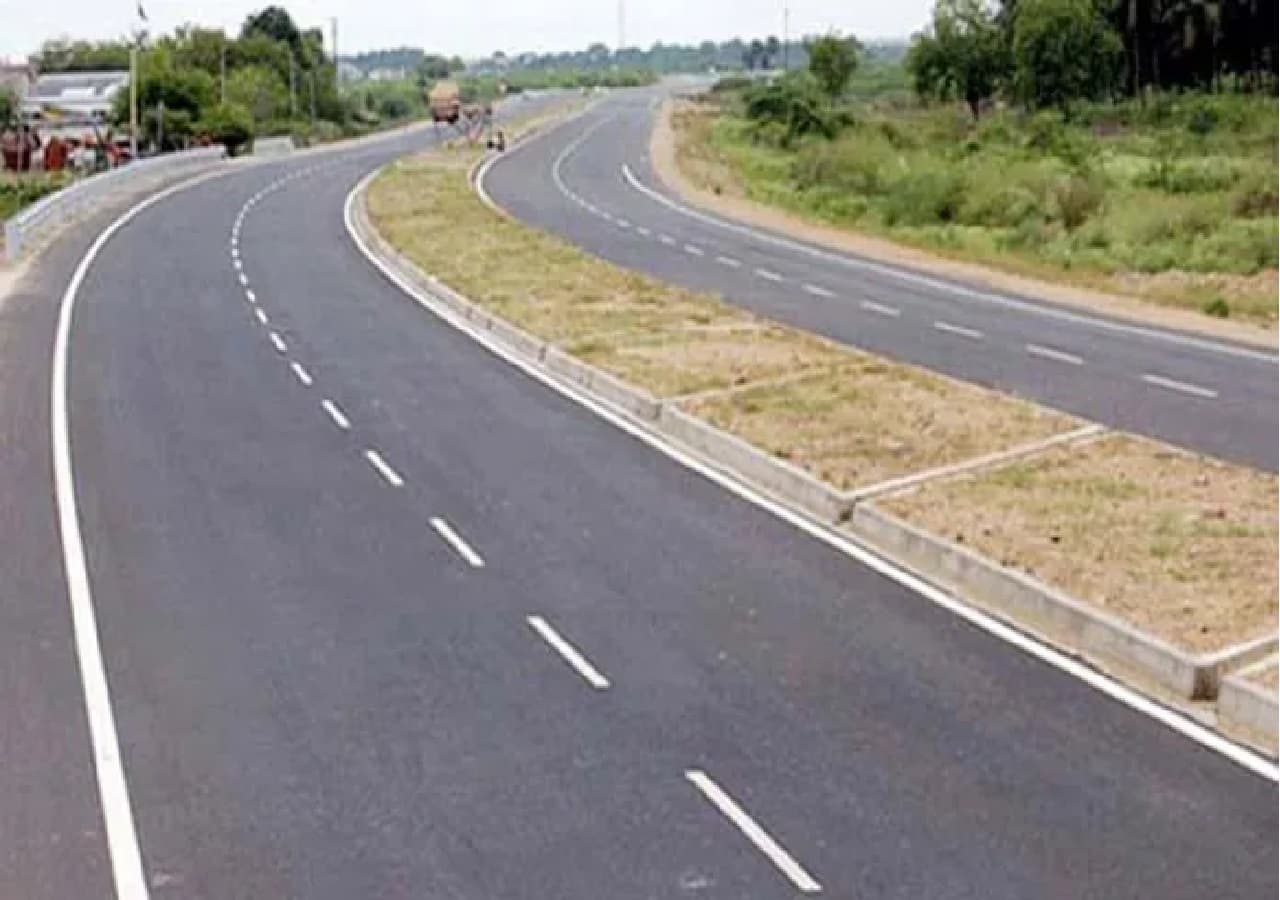 Kaimur News : बंजरिया गांव में सडक के लिए तरस रहे हैं ग्रामीण