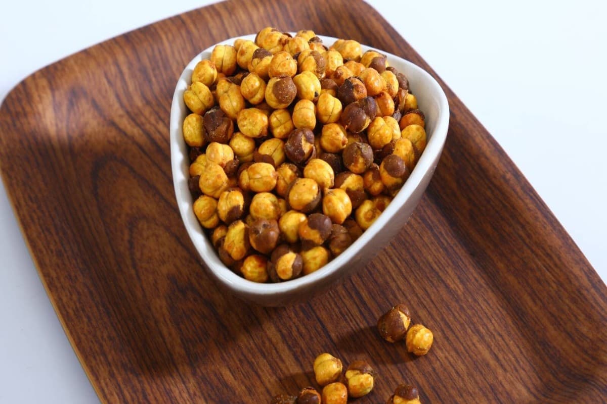 Roasted Chana Benefits: चना को भूनकर खाने से सेहत को मिलता है ज्यादा फायदा