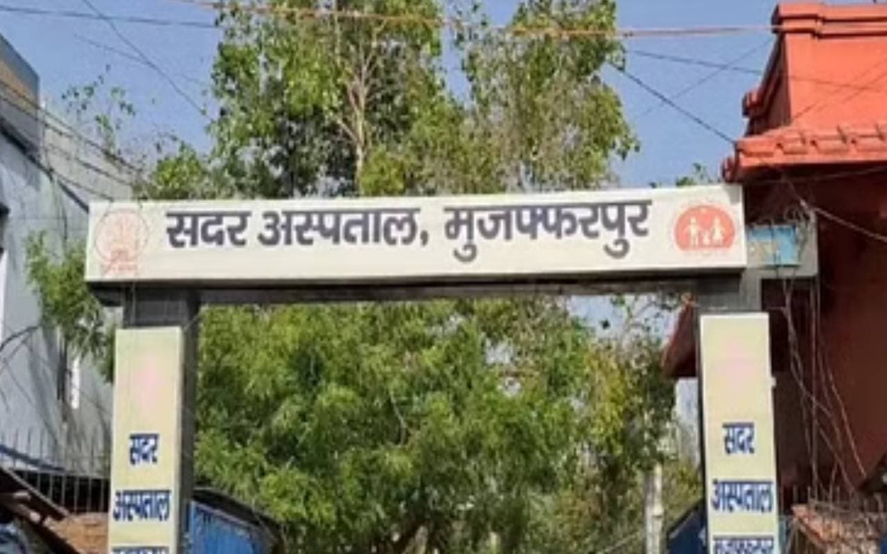 मुजफ्फरपुर सदर अस्पताल में पर्ची काउंटर पर भिड़े मरीज, दवा लेने के लिए मारपीट पर उतारू