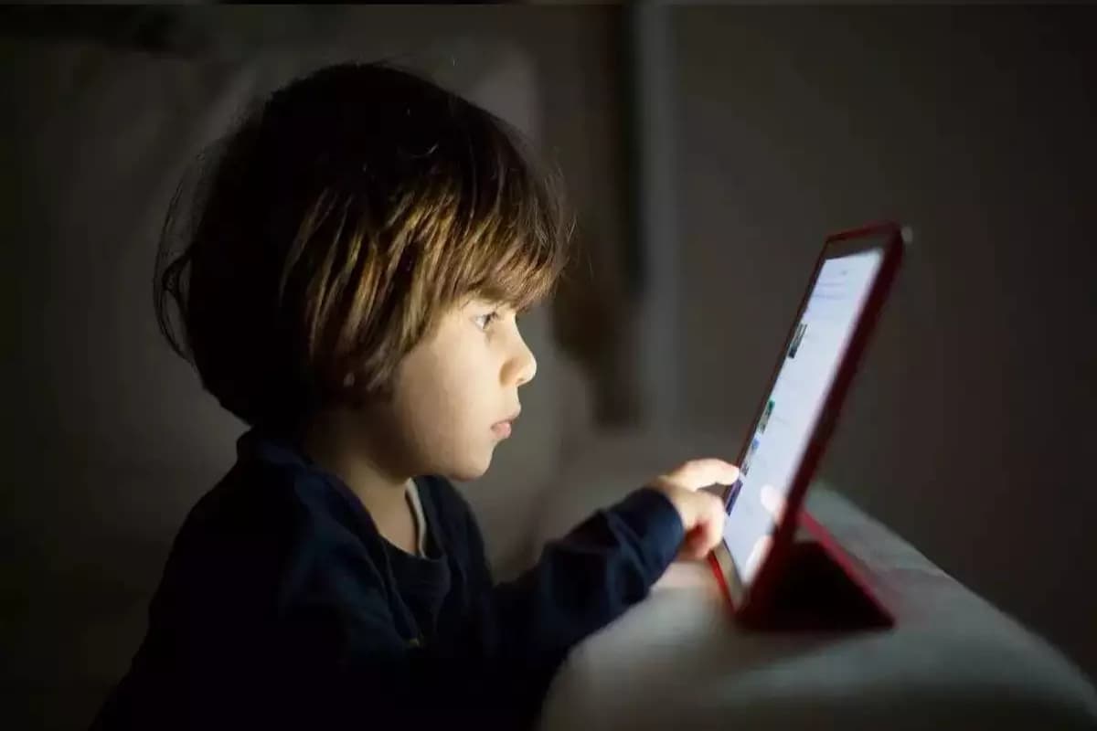 Screen Time ALERT: ज्यादा स्क्रीन टाइम बच्चों के स्वास्थ्य को ऐसे करता है प्रभावित, स्टडी में हुआ खुलासा