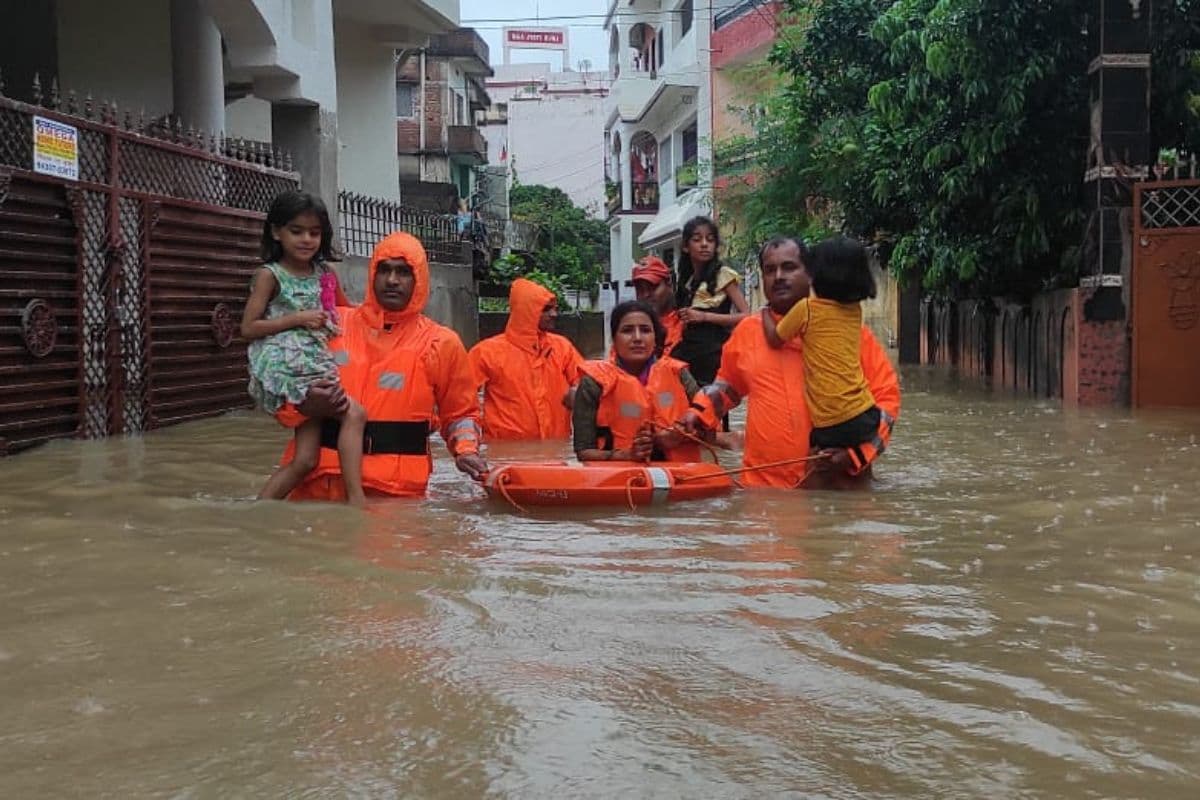 रांची में भारी बारिश के बाद उतरी एनडीआरएफ की टीम, एक दिन में इतनी वर्षा, देखें VIDEO